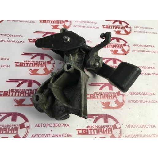 Кронштейн тросів МКПП Expert / Scudo / Jumpy 2.0HDI 2007- 240886